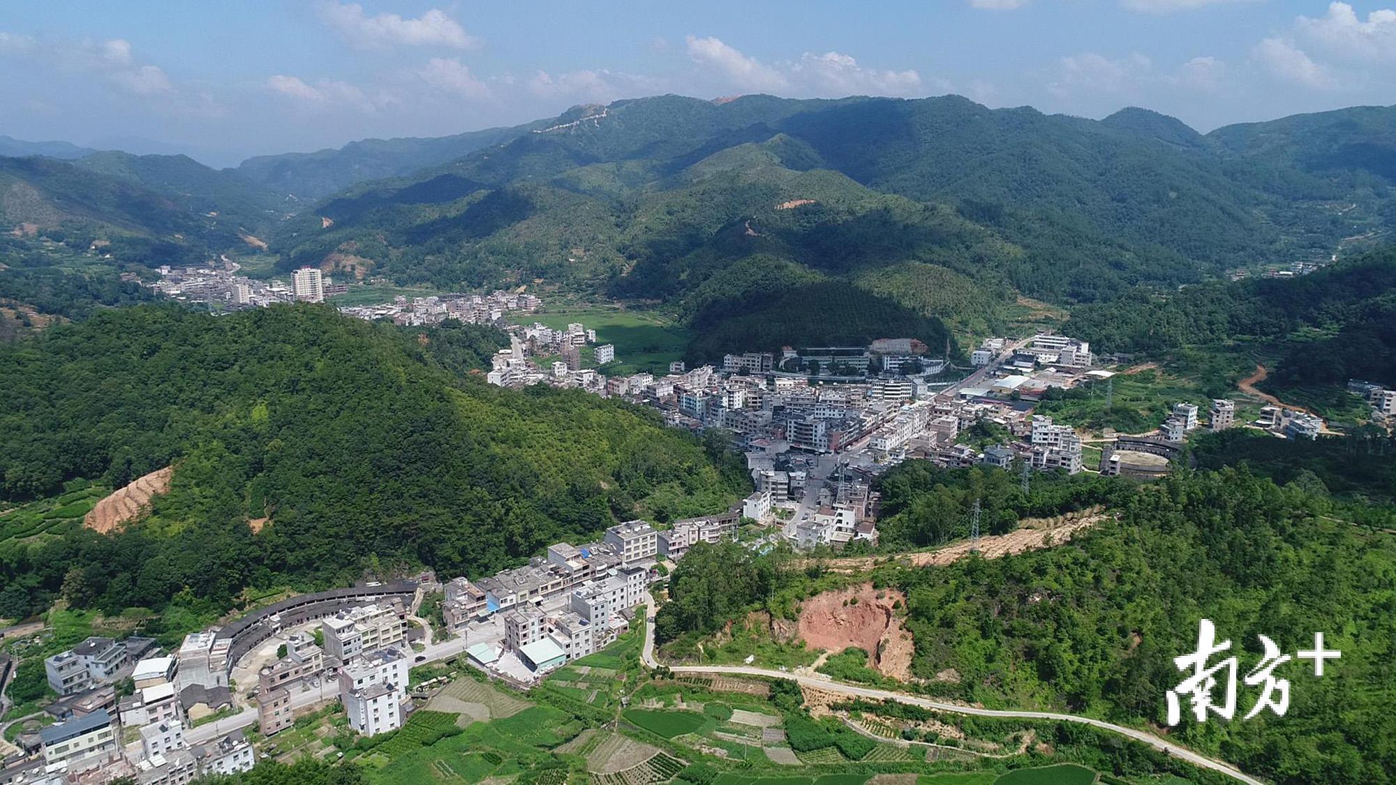 探索自然美景，最新地板安装之旅，寻找内心的平和宁静