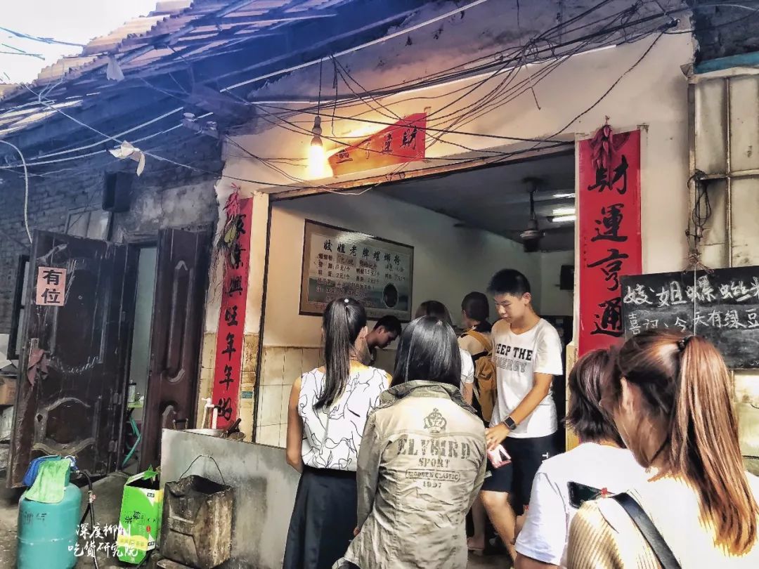 月兑最新地址2017，小巷深处的独特风味揭秘